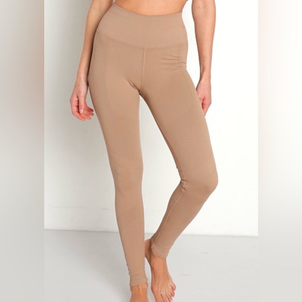 NUX best selling leggings. Brand new in Dune color.